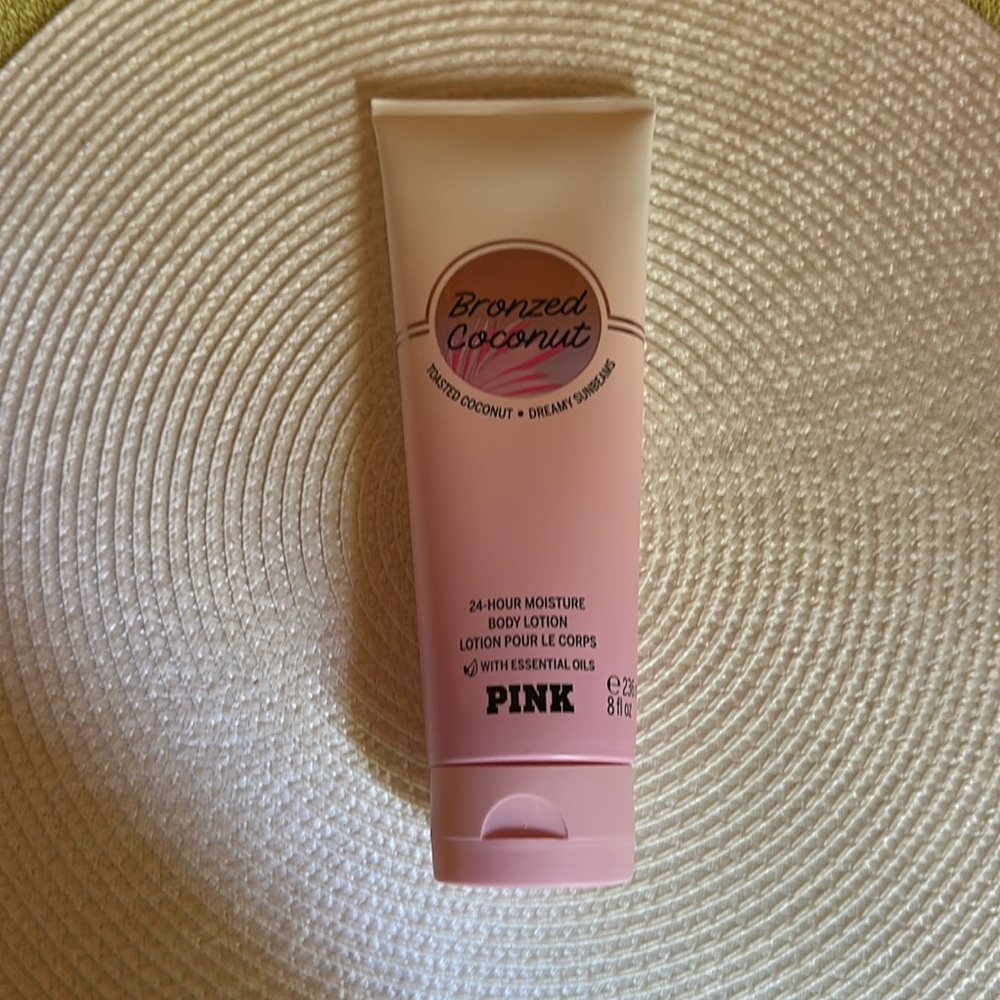 PINK Bronzed Coconut Body Lotion - Picture 5 of 8